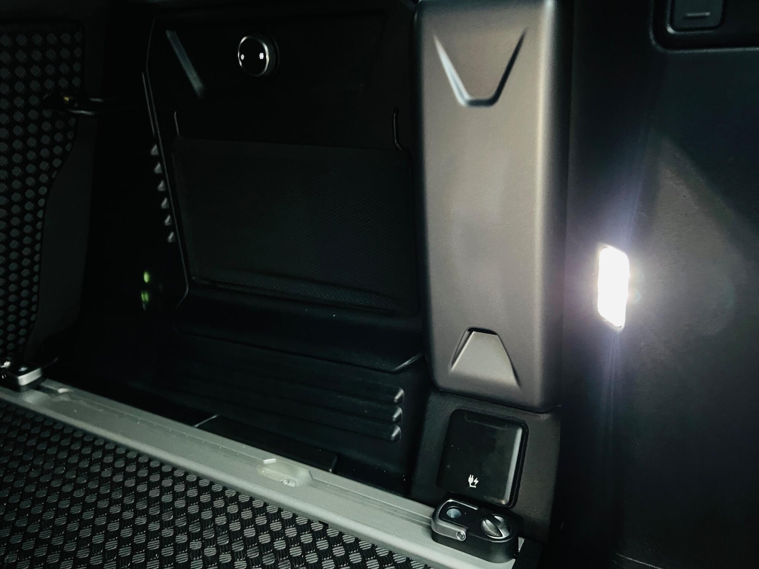 Used Land Rover Defender 2022 for sale - 76608376: Photo 37