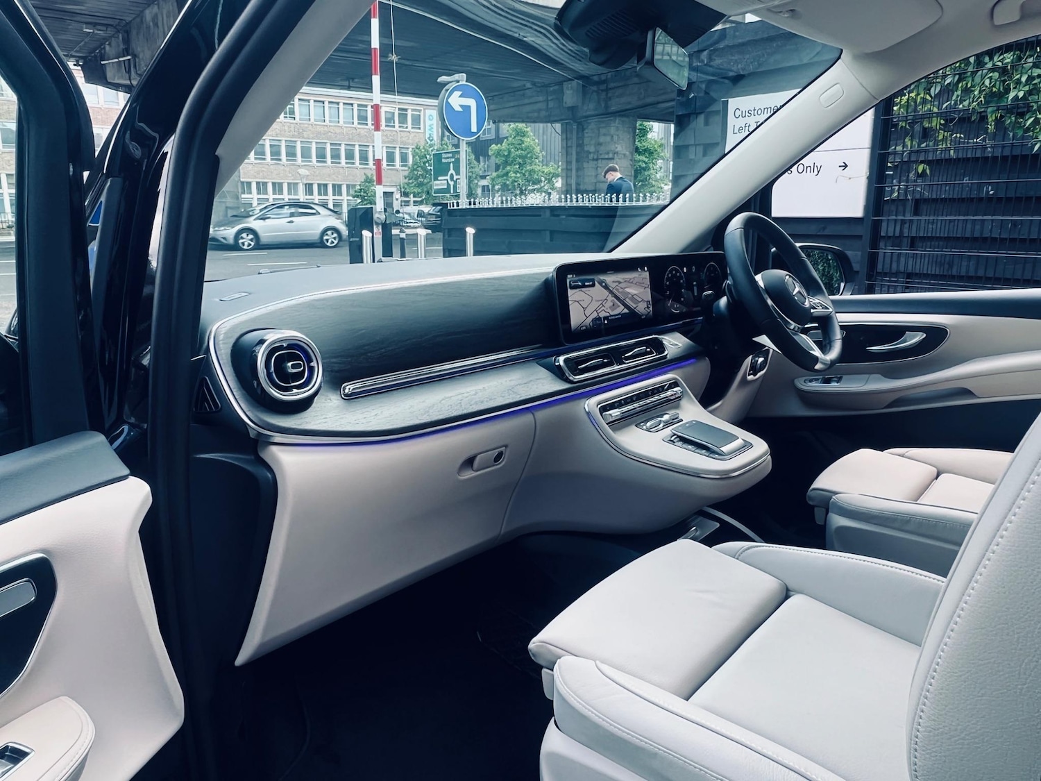 Used Mercedes-Benz V-Class 2024 for sale - 76486818: Photo 11