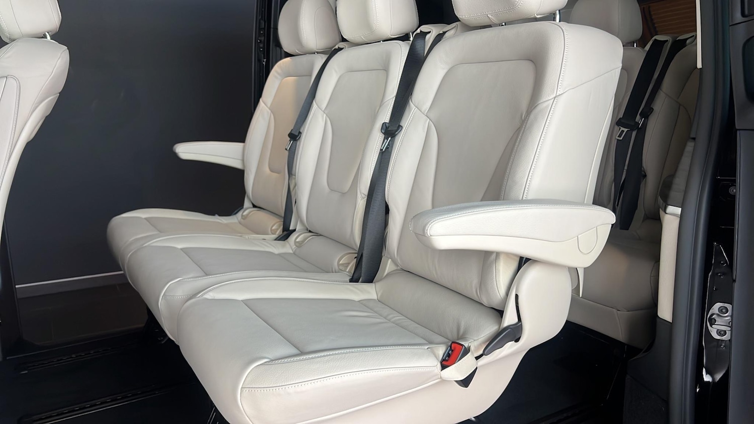 Used Mercedes-Benz V-Class 2024 for sale - 76486818: Photo 18