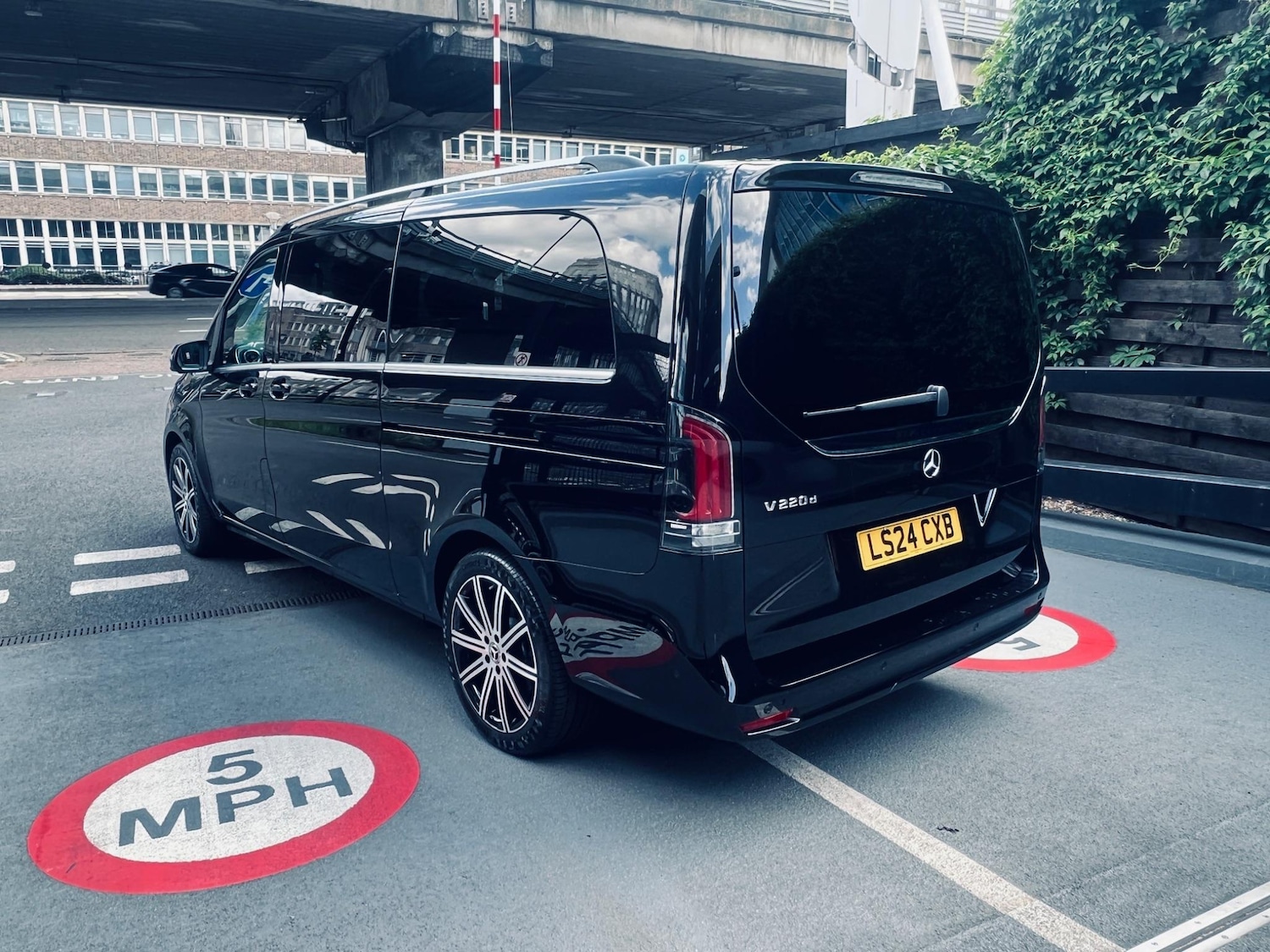 Used Mercedes-Benz V-Class 2024 for sale - 76486818: Photo 5