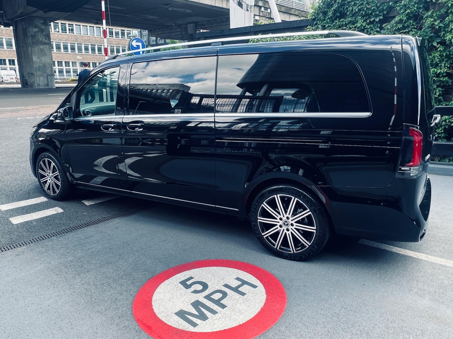 Used Mercedes-Benz V-Class 2024 for sale - 76486818: Photo 6