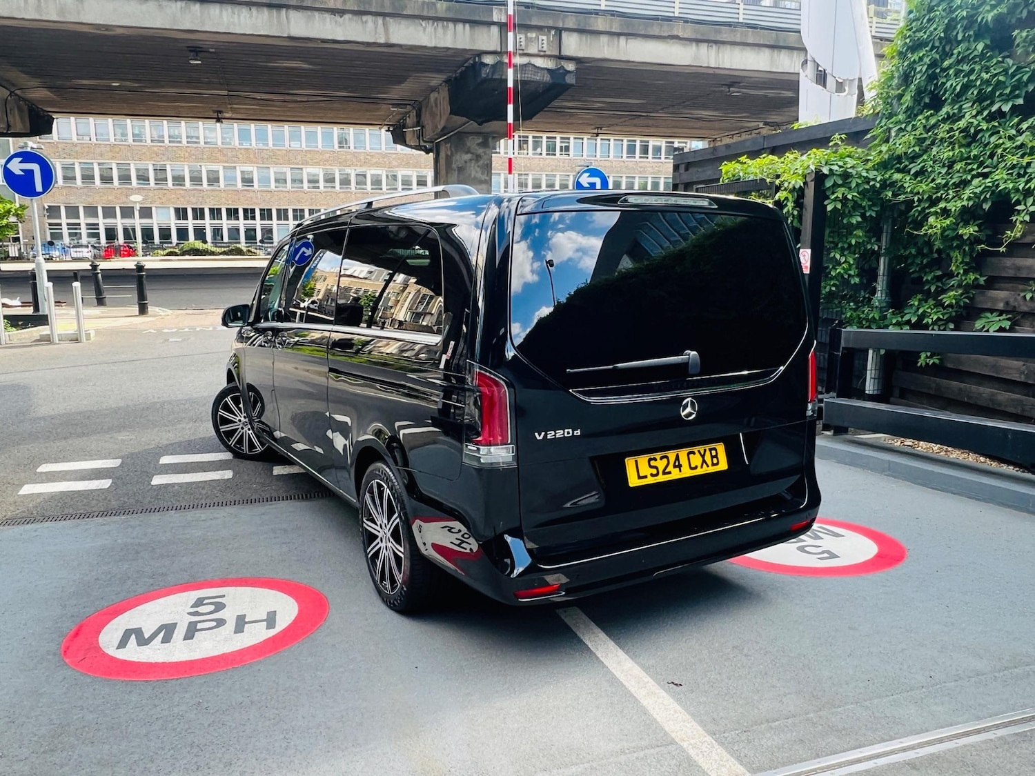 Used Mercedes-Benz V-Class 2024 for sale - 76486818: Photo 9