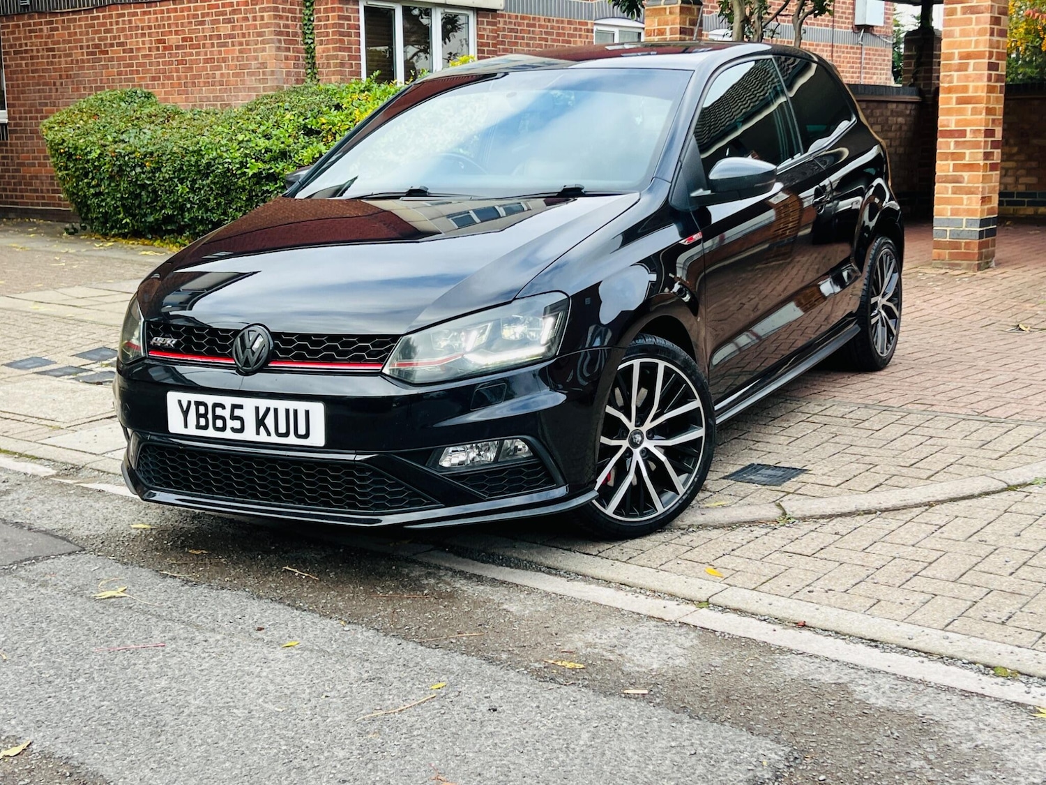 Used Volkswagen Polo 2015 for sale - 76486871: Photo 2