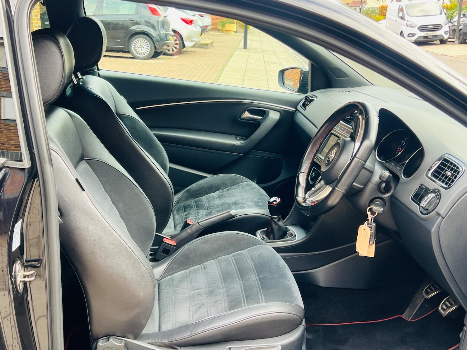 Used Volkswagen Polo 2015 for sale - 76486871: Photo 41