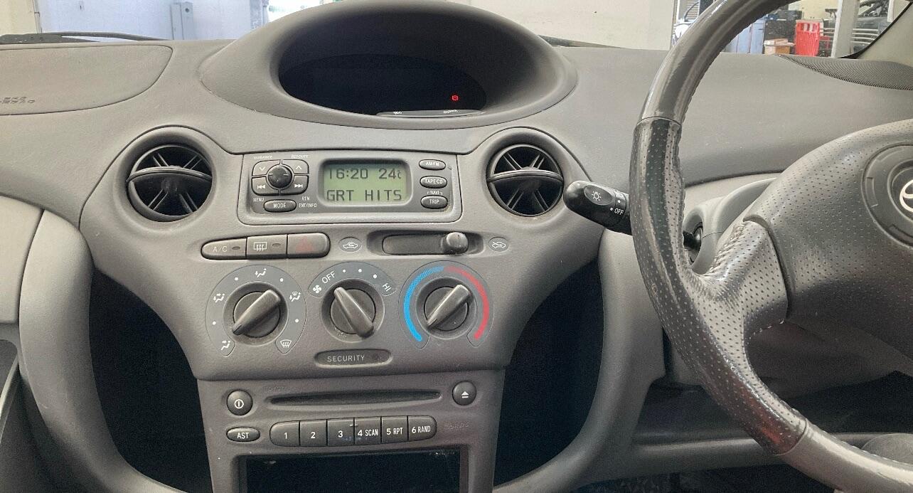 Used Toyota Yaris 2002 for sale - 76486832: Photo 11