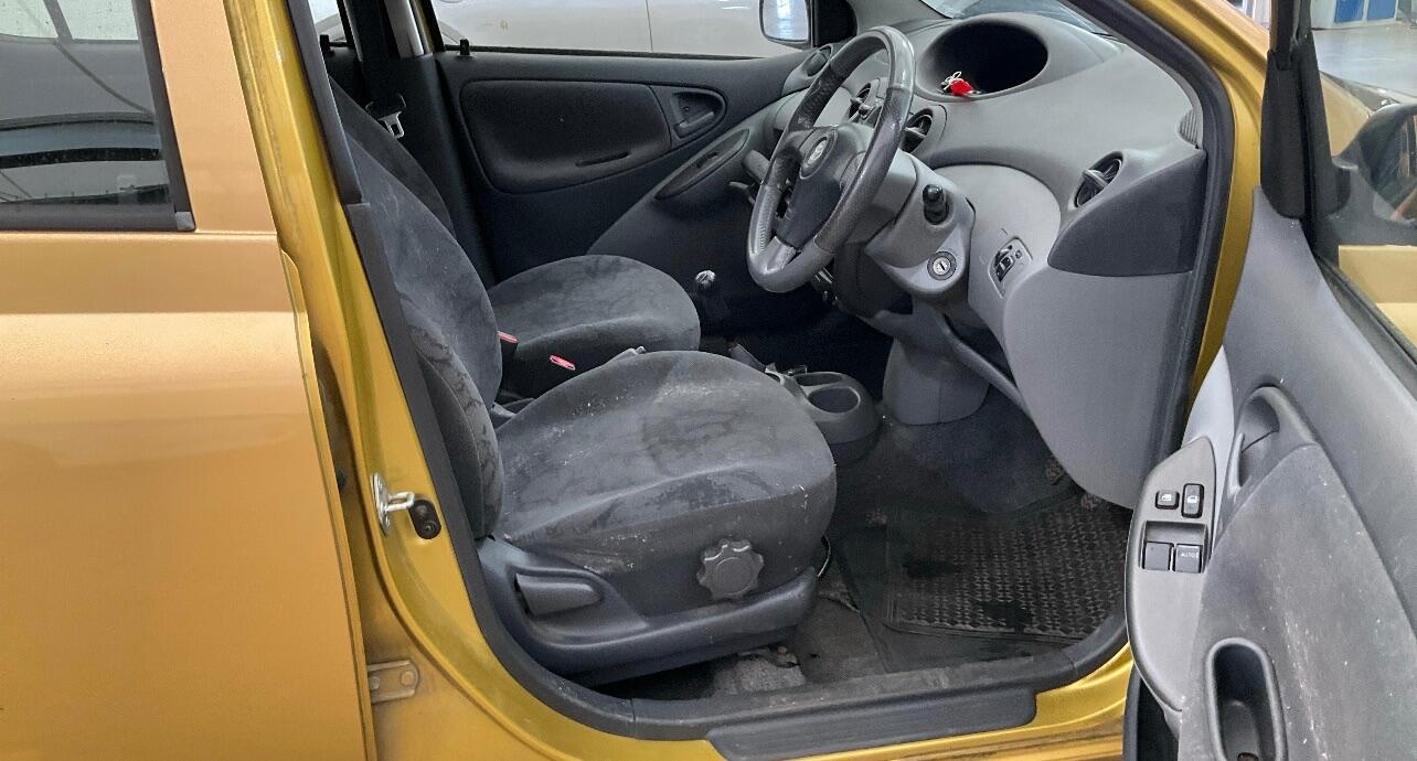 Used Toyota Yaris 2002 for sale - 76486832: Photo 9