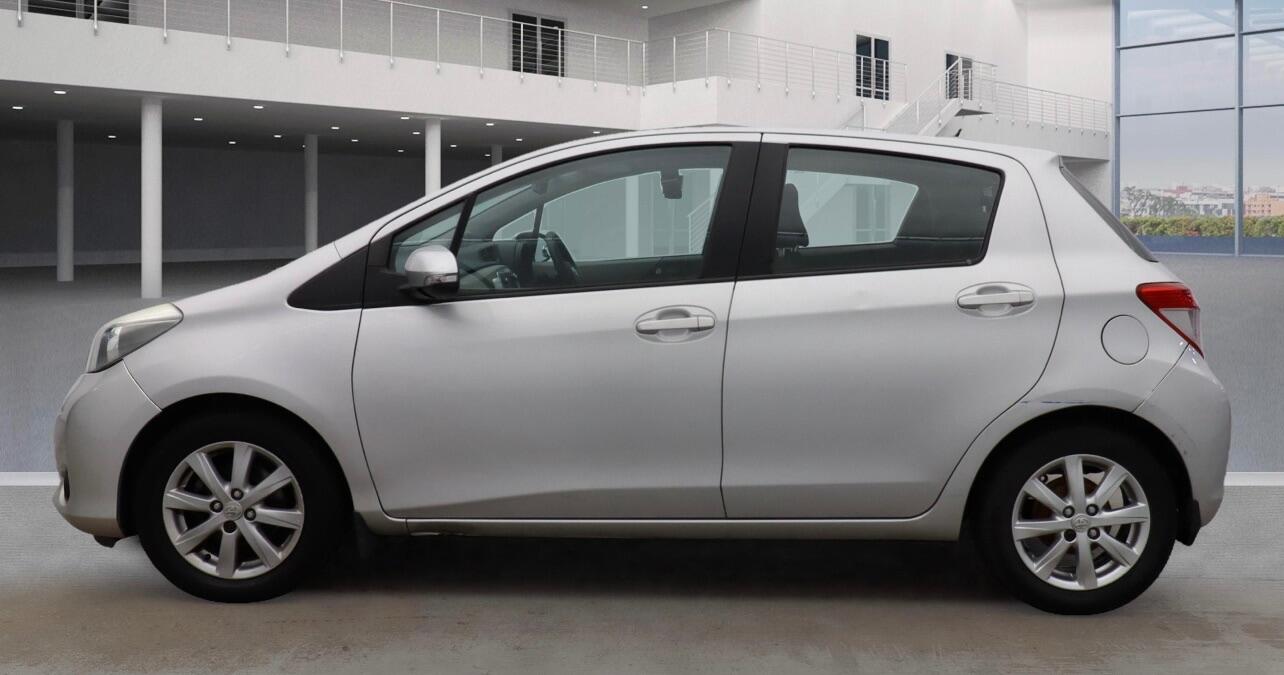 Used Toyota Yaris 2011 for sale - 76771617: Photo 3