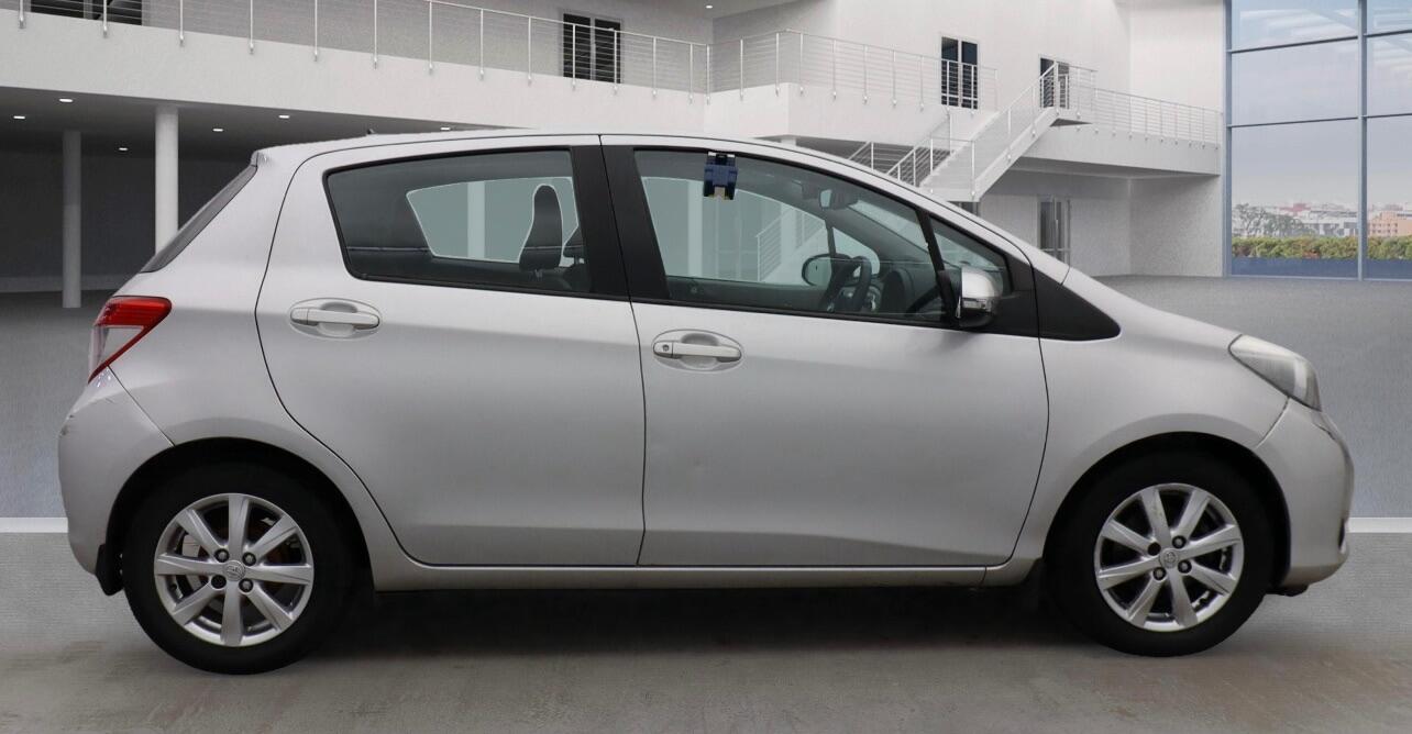 Used Toyota Yaris 2011 for sale - 76771617: Photo 4