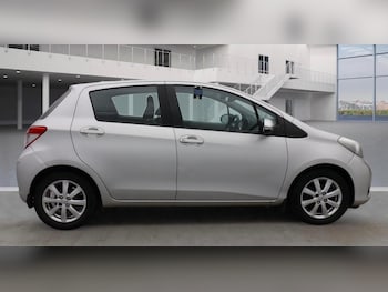 Used Toyota Yaris 2011 for sale - 76771617: Photo