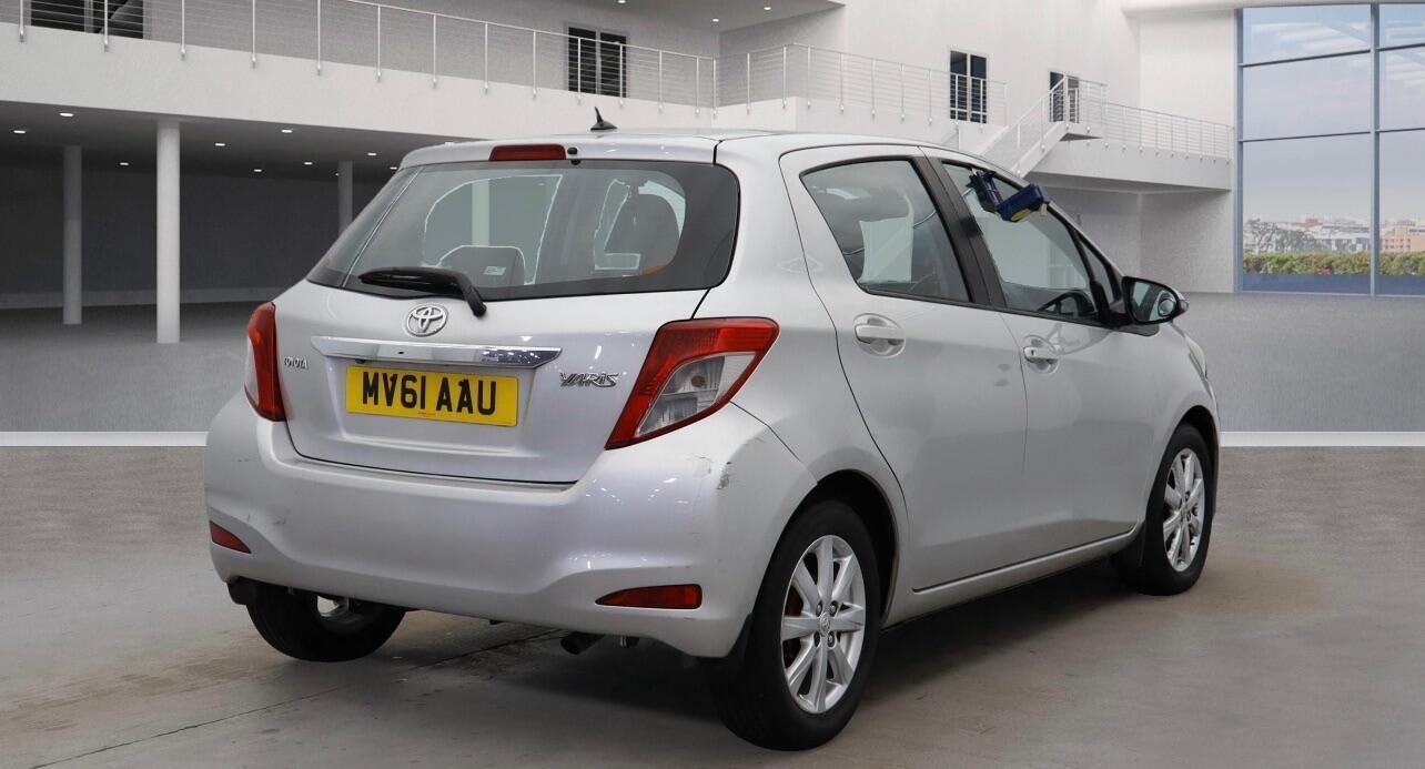 Used Toyota Yaris 2011 for sale - 76771617: Photo 5