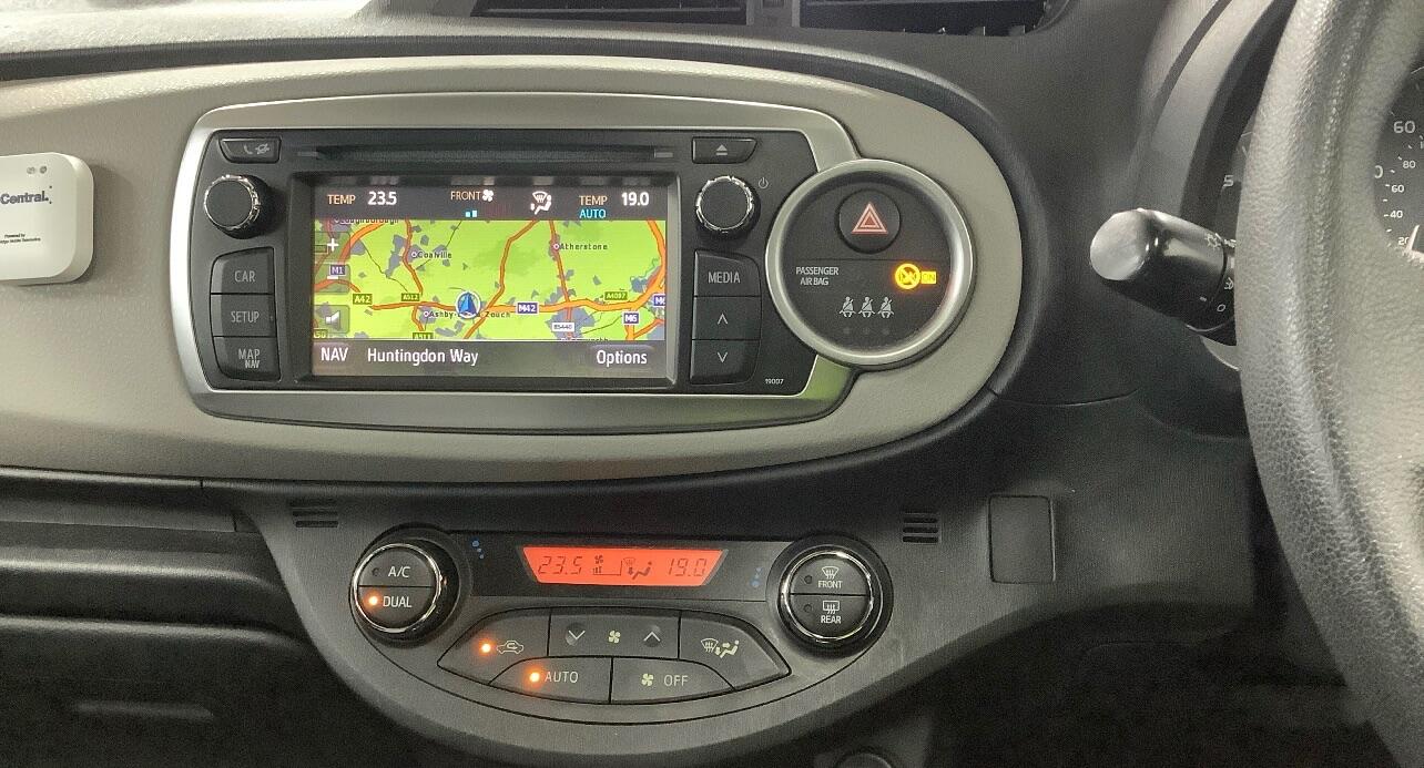 Used Toyota Yaris 2011 for sale - 76771617: Photo 8