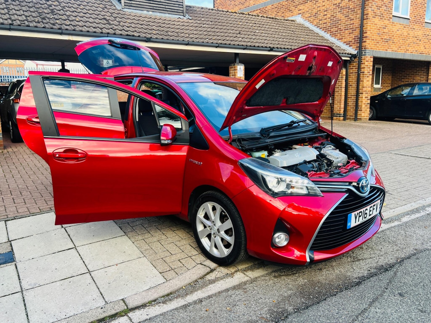 Used Toyota Yaris 2016 for sale - 76995257: Photo 11