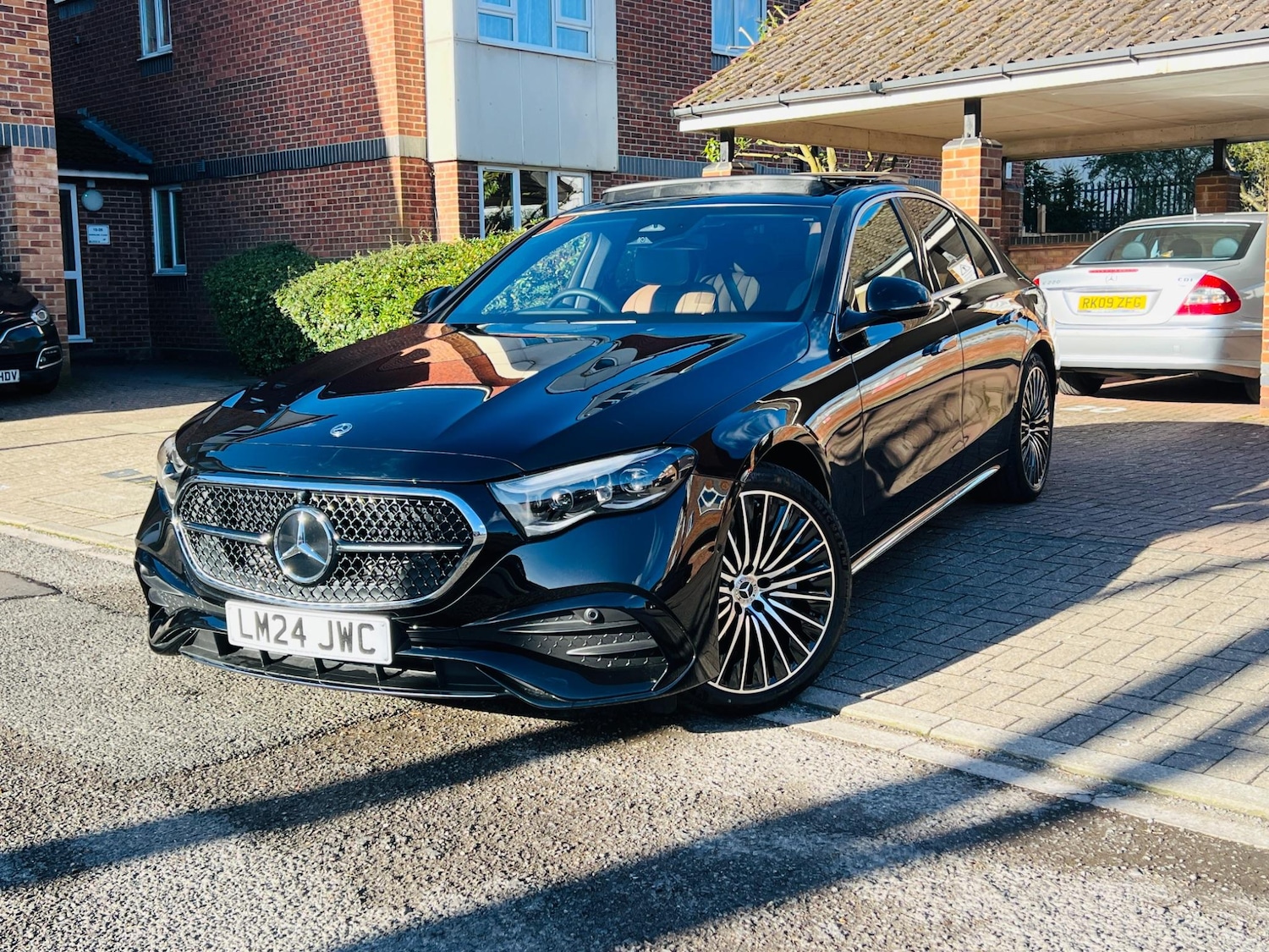 Used Mercedes-Benz E Class 2024 for sale - 76671399: Photo 2