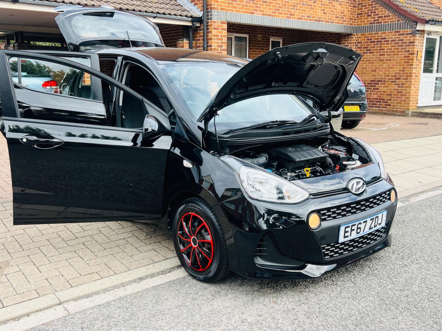Used Hyundai i10 2018 for sale - 76486844: Photo 10