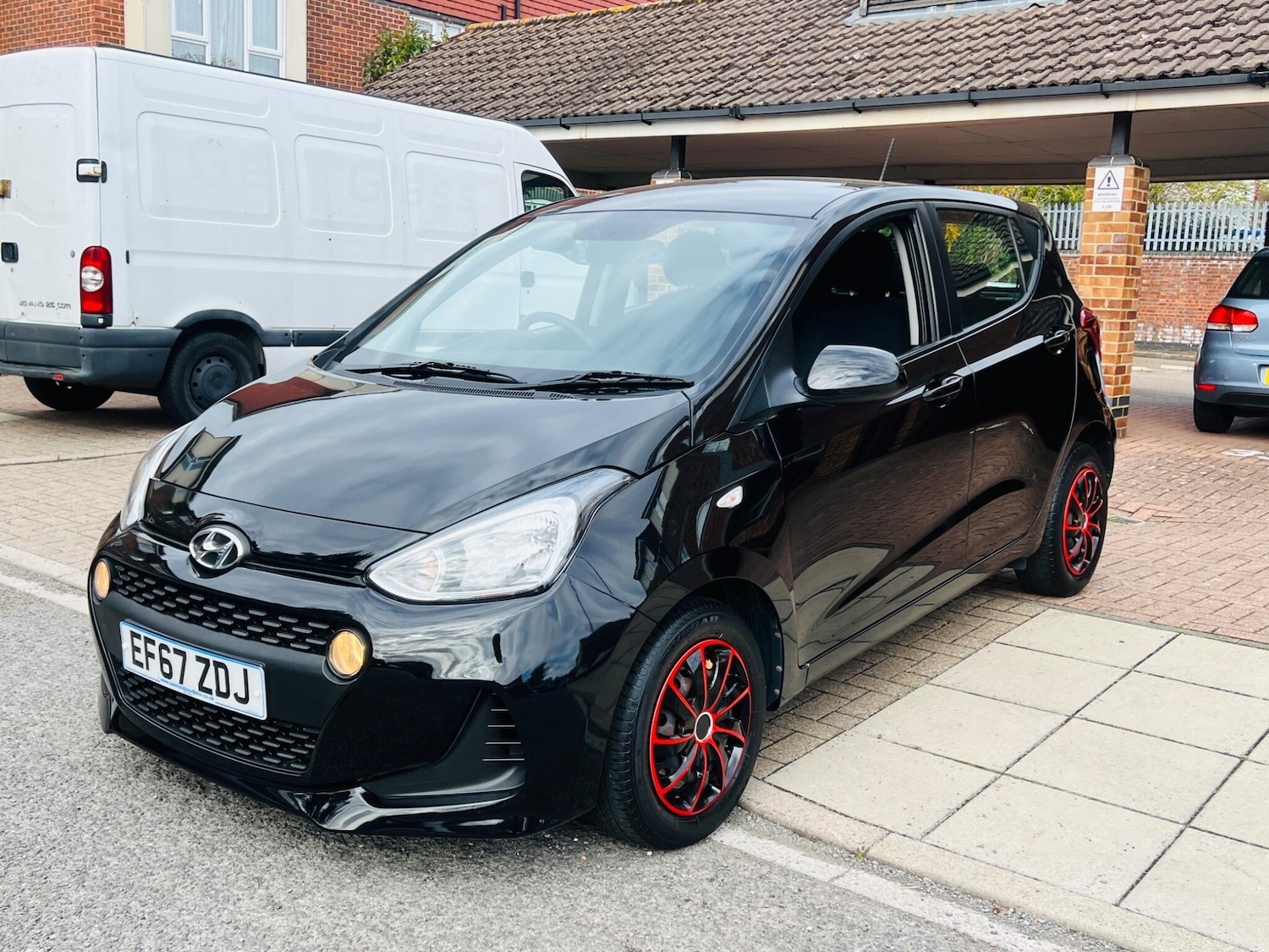 Used Hyundai i10 2018 for sale - 76486844: Photo 11