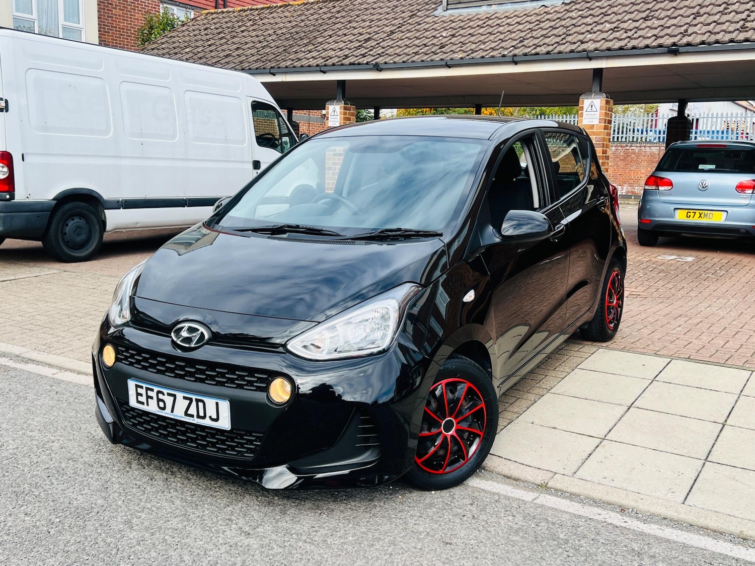 Used Hyundai i10 2018 for sale - 76486844: Photo 2
