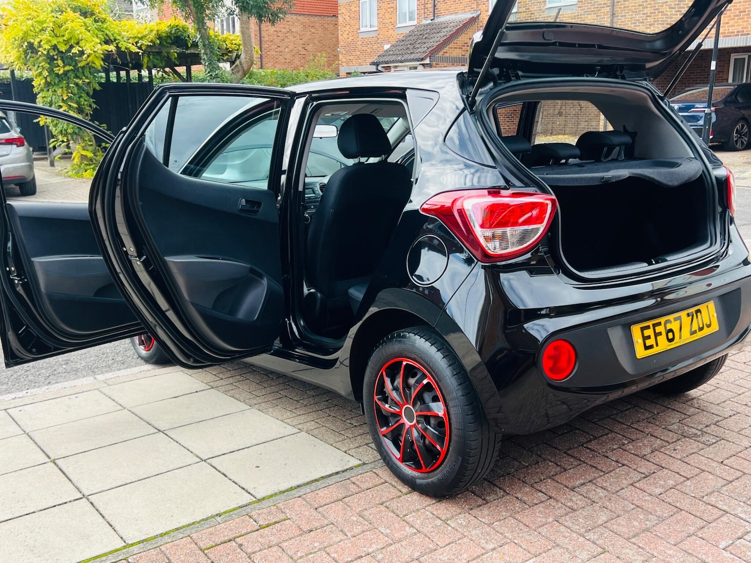 Used Hyundai i10 2018 for sale - 76486844: Photo 5