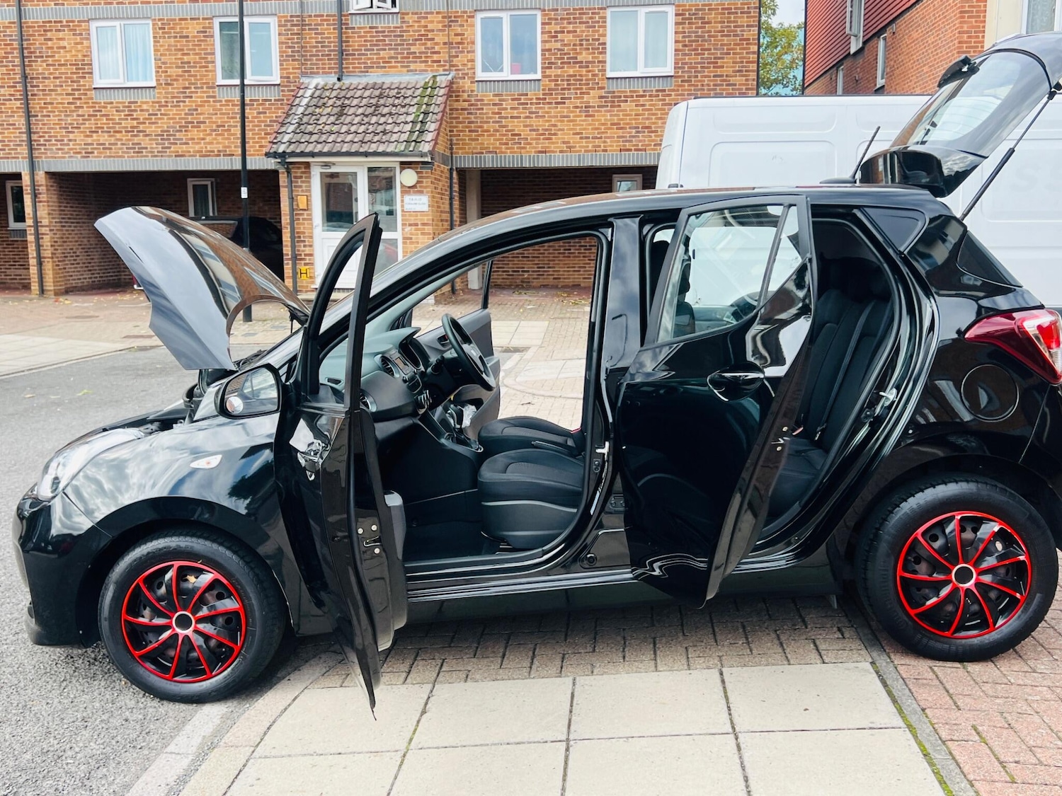 Used Hyundai i10 2018 for sale - 76486844: Photo 6