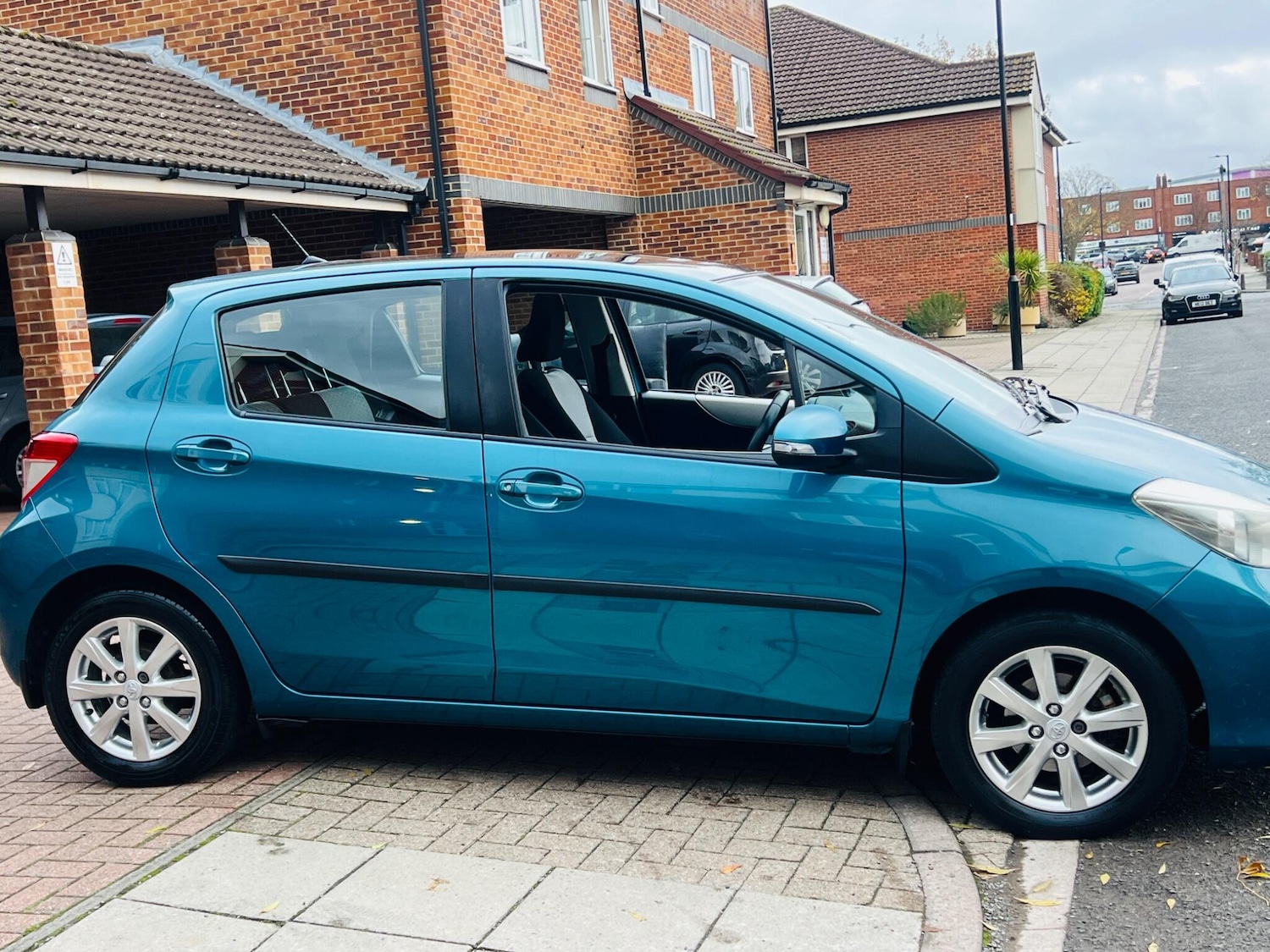 Used Toyota Yaris 2011 for sale - 76486826: Photo 16