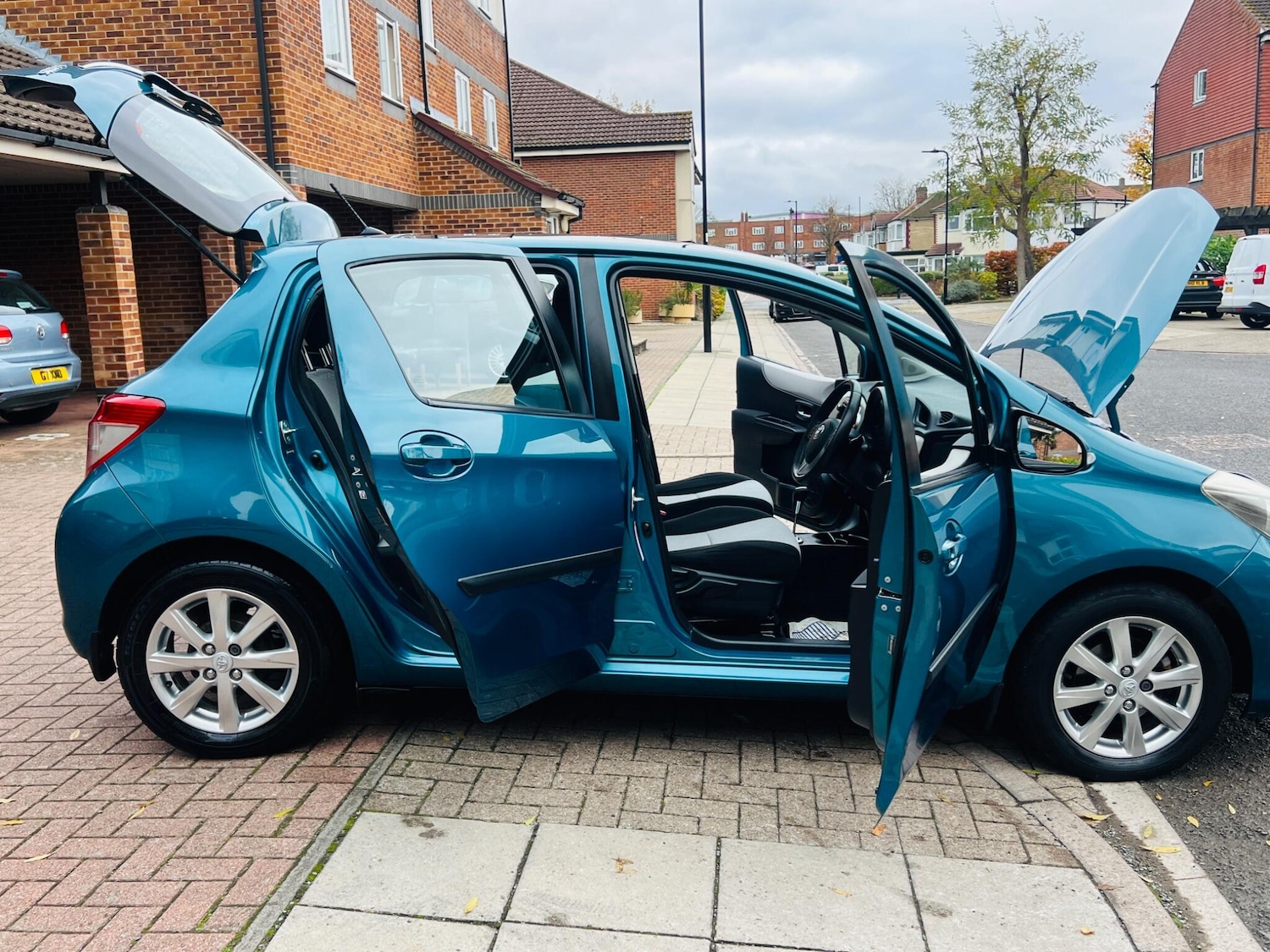 Used Toyota Yaris 2011 for sale - 76486826: Photo 17