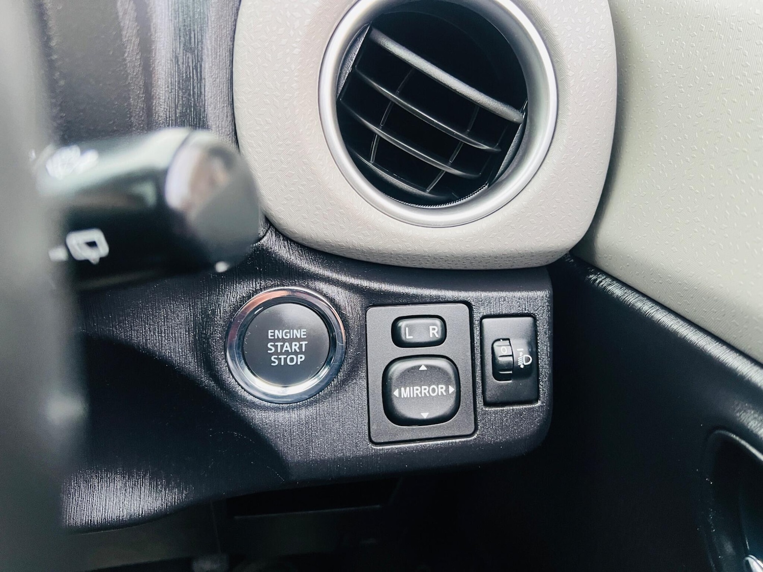 Used Toyota Yaris 2011 for sale - 76486826: Photo 24