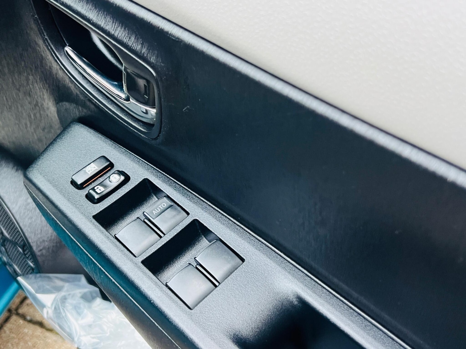 Used Toyota Yaris 2011 for sale - 76486826: Photo 25