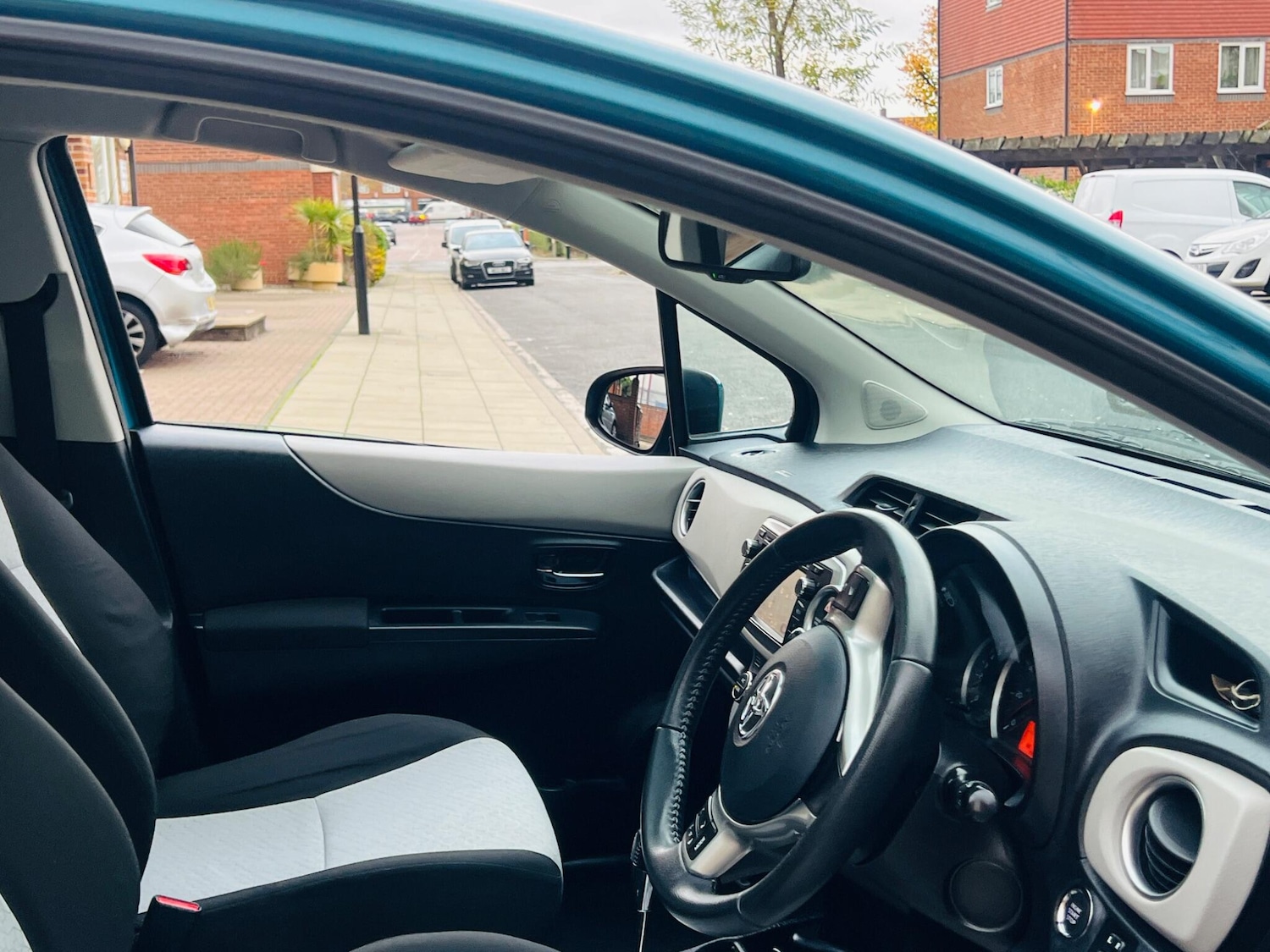 Used Toyota Yaris 2011 for sale - 76486826: Photo 39