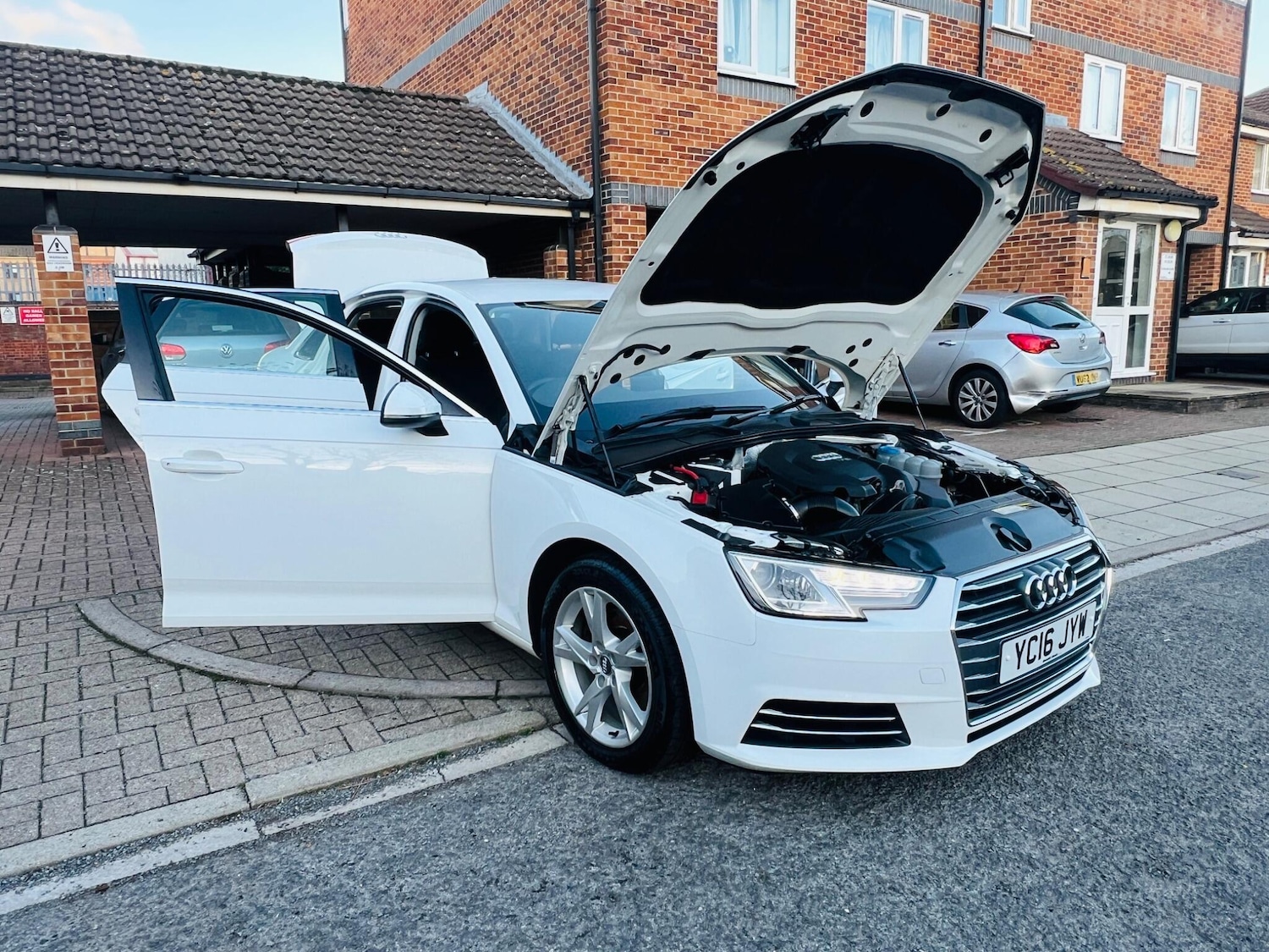 Used Audi A4 2016 for sale - 76990960: Photo 3