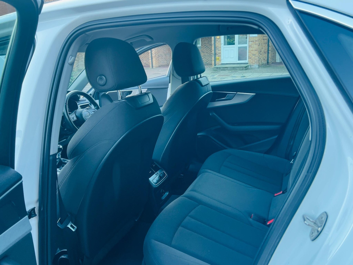 Used Audi A4 2016 for sale - 76990960: Photo 40