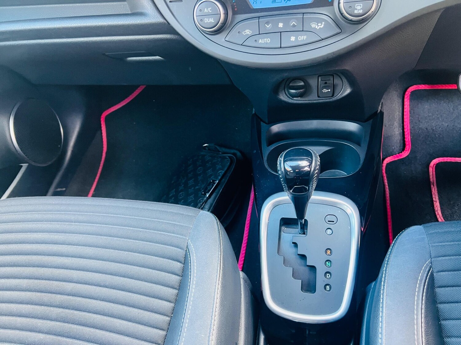 Used Toyota Yaris 2016 for sale - 76486861: Photo 25