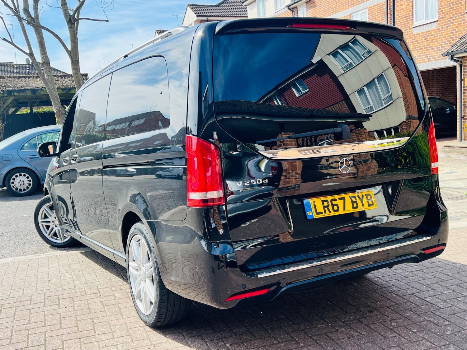 Used Mercedes-Benz V-Class 2017 for sale - 76562524: Photo 3