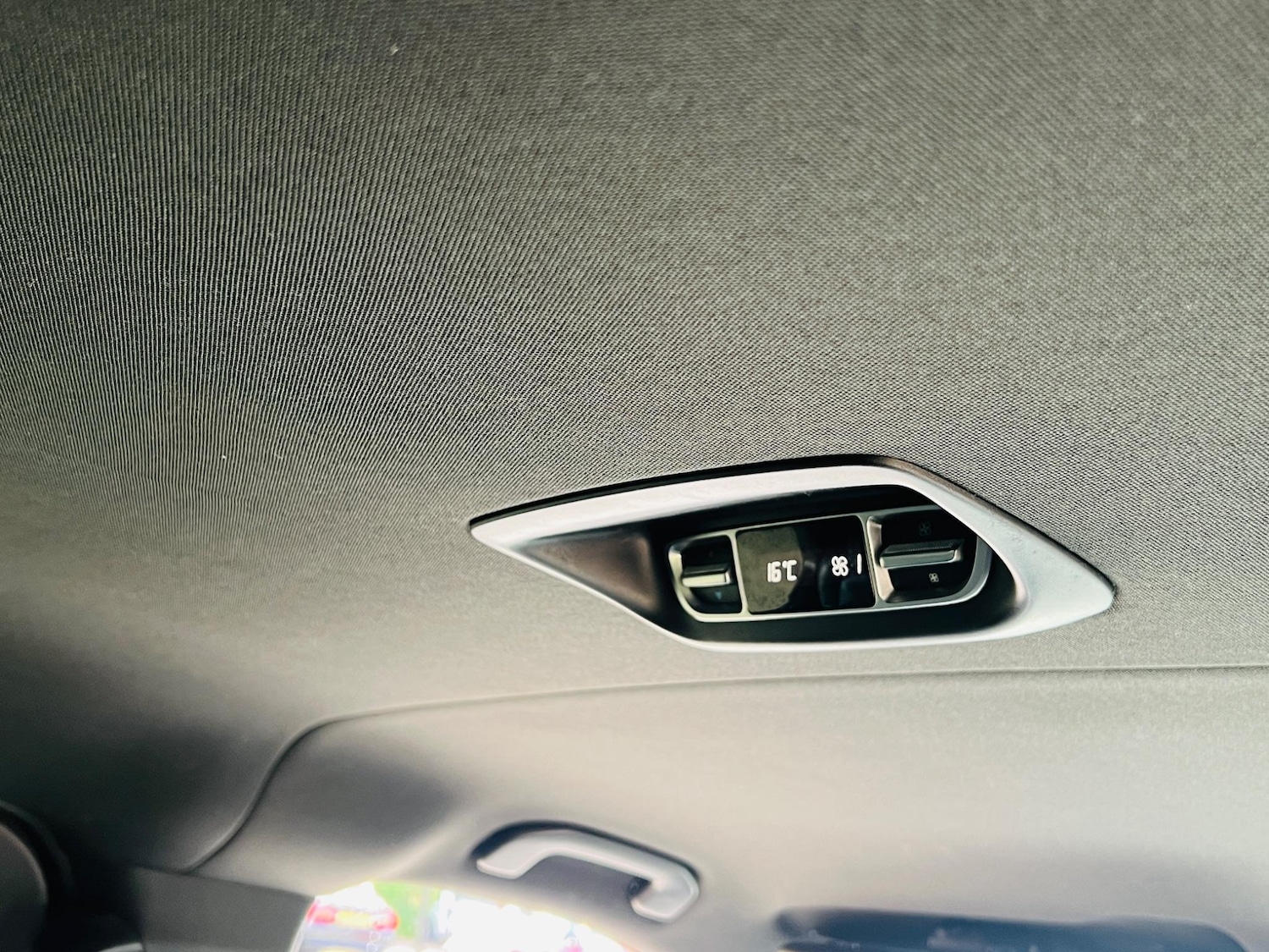 Used Mercedes-Benz V-Class 2017 for sale - 76562524: Photo 32