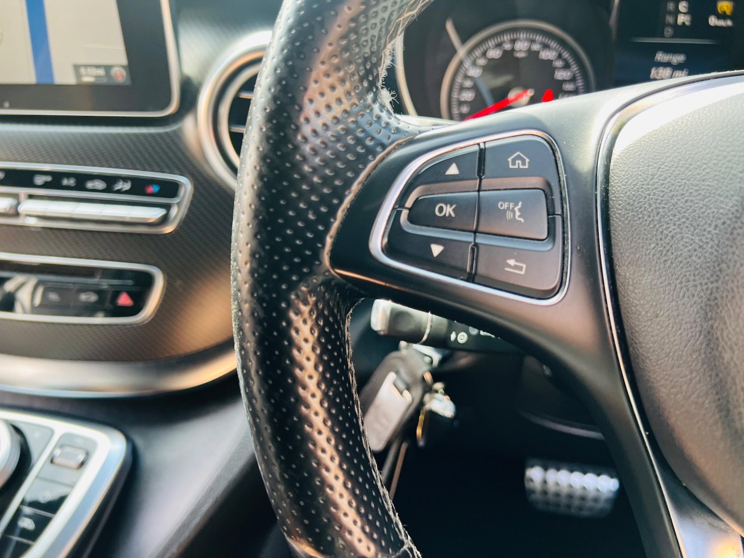 Used Mercedes-Benz V-Class 2017 for sale - 76562524: Photo 35