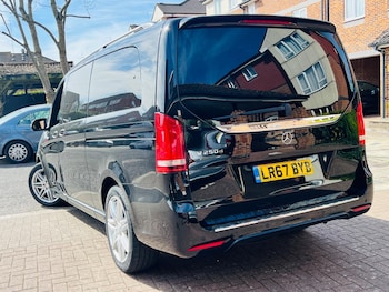 Used Mercedes-Benz V-Class 2017 for sale - 76562524: Photo