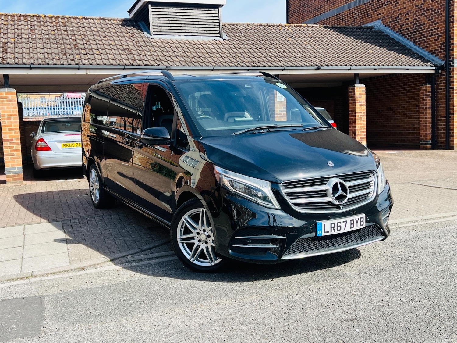 Used Mercedes-Benz V-Class 2017 for sale - 76562524: Photo 5