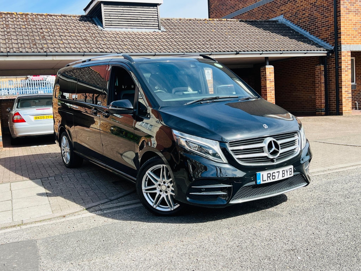 Used Mercedes-Benz V-Class 2017 for sale - 76562524: Photo 6