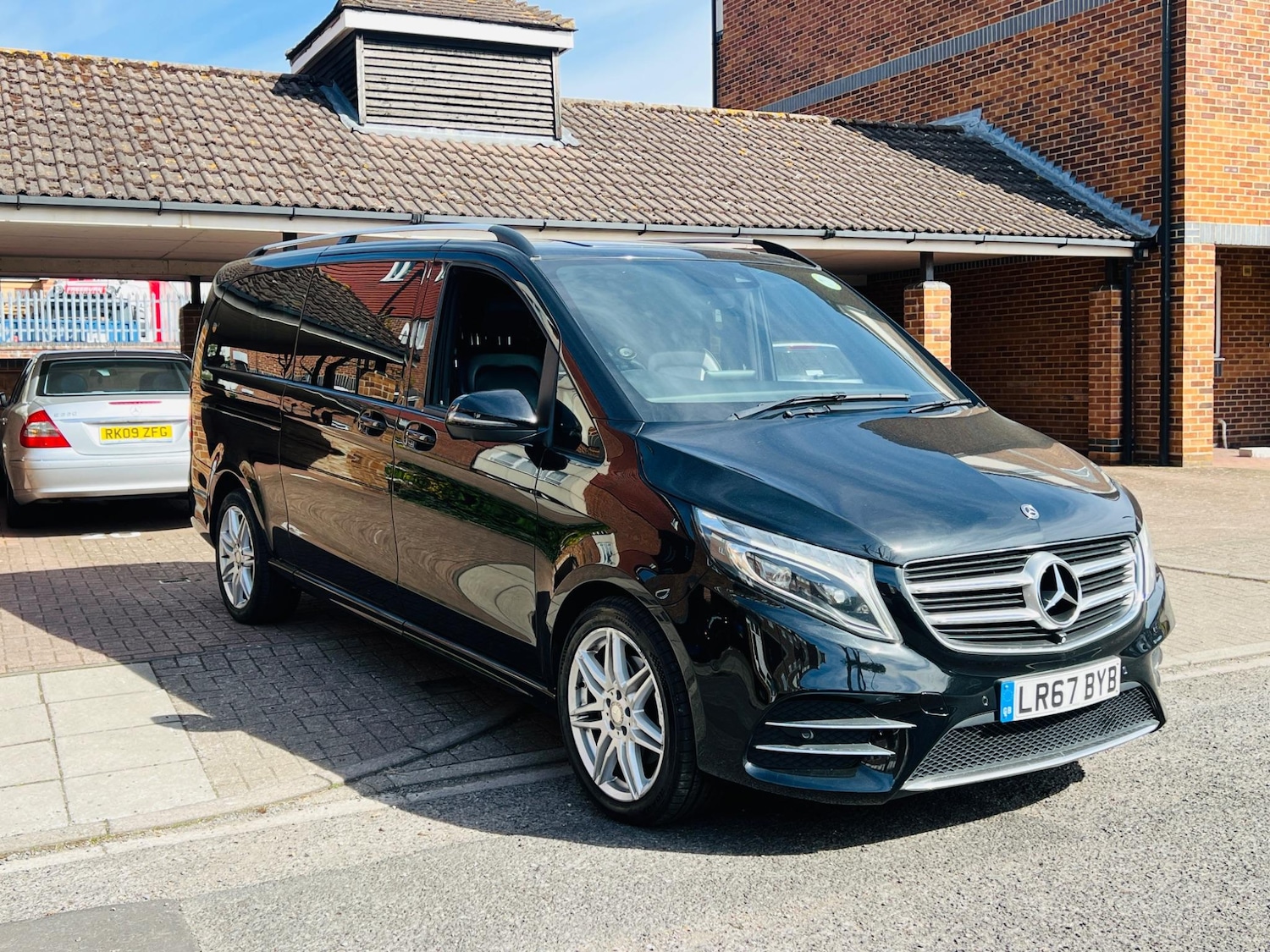 Used Mercedes-Benz V-Class 2017 for sale - 76562524: Photo 8