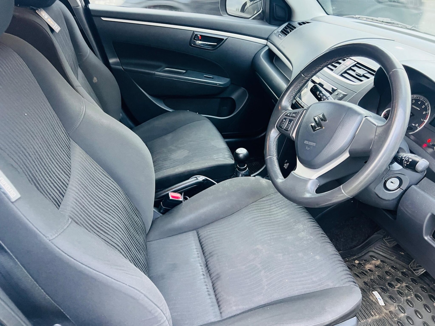 Used Suzuki Swift 2011 for sale - 77057597: Photo 4