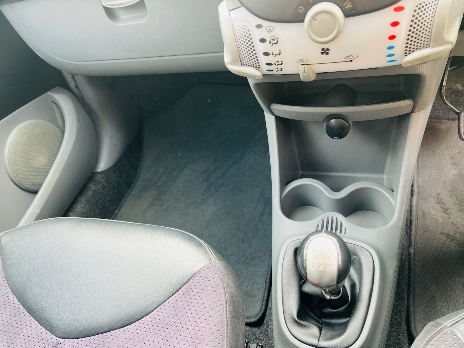 Used Toyota AYGO 2012 for sale - 76486841: Photo 24