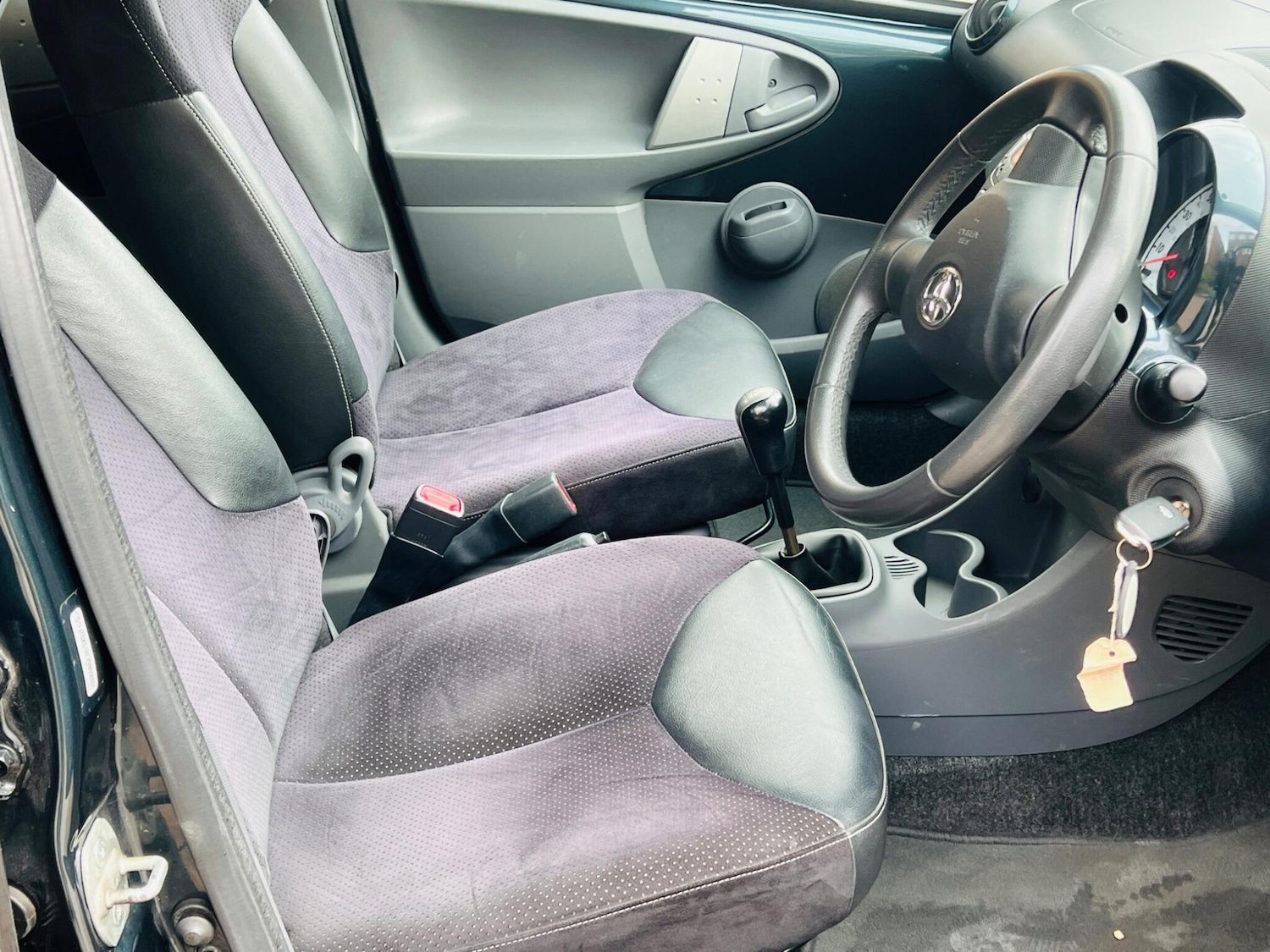 Used Toyota AYGO 2012 for sale - 76486841: Photo 31