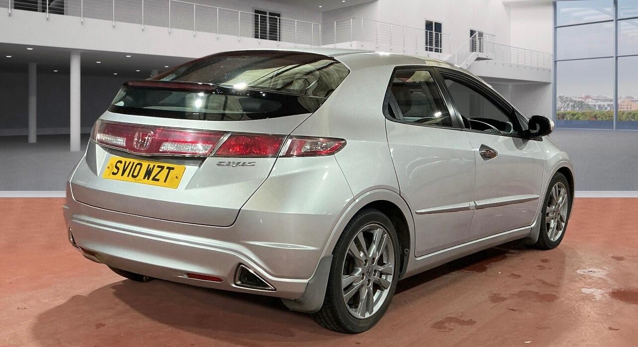 Used Honda Civic 2010 for sale - 76976153: Photo 4