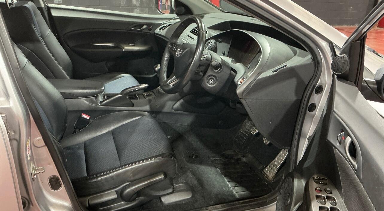 Used Honda Civic 2010 for sale - 76976153: Photo 9