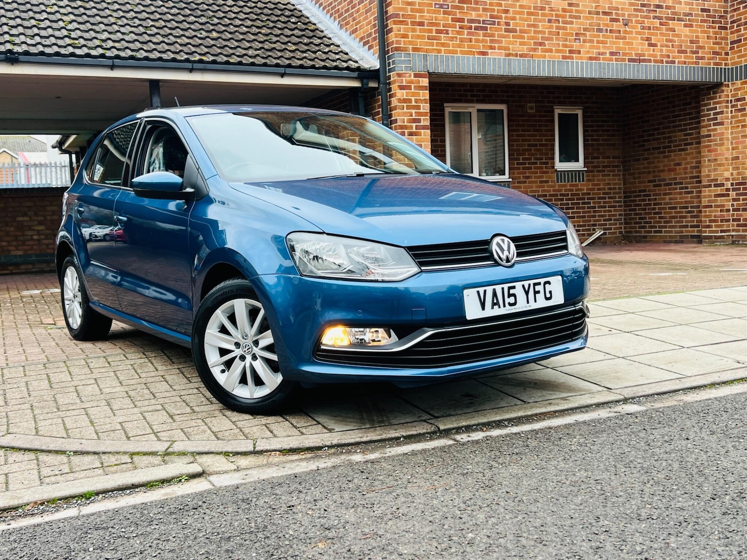 Used Volkswagen Polo 2015 for sale - 76667310: Photo 1