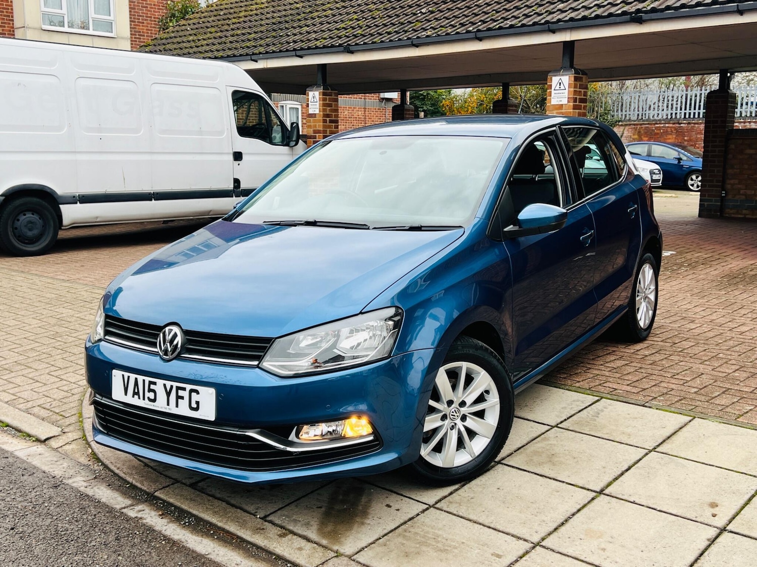 Used Volkswagen Polo 2015 for sale - 76667310: Photo 2