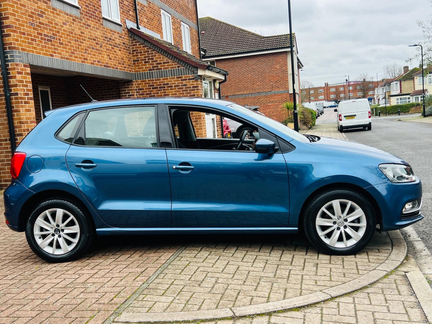 Used Volkswagen Polo 2015 for sale - 76667310: Photo 22