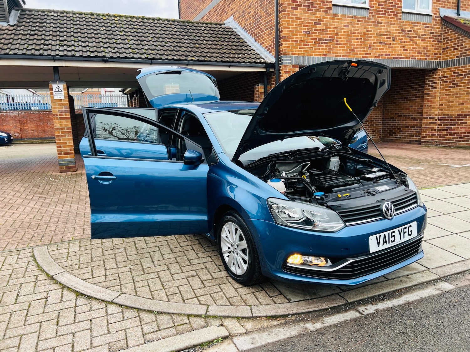 Used Volkswagen Polo 2015 for sale - 76667310: Photo 3