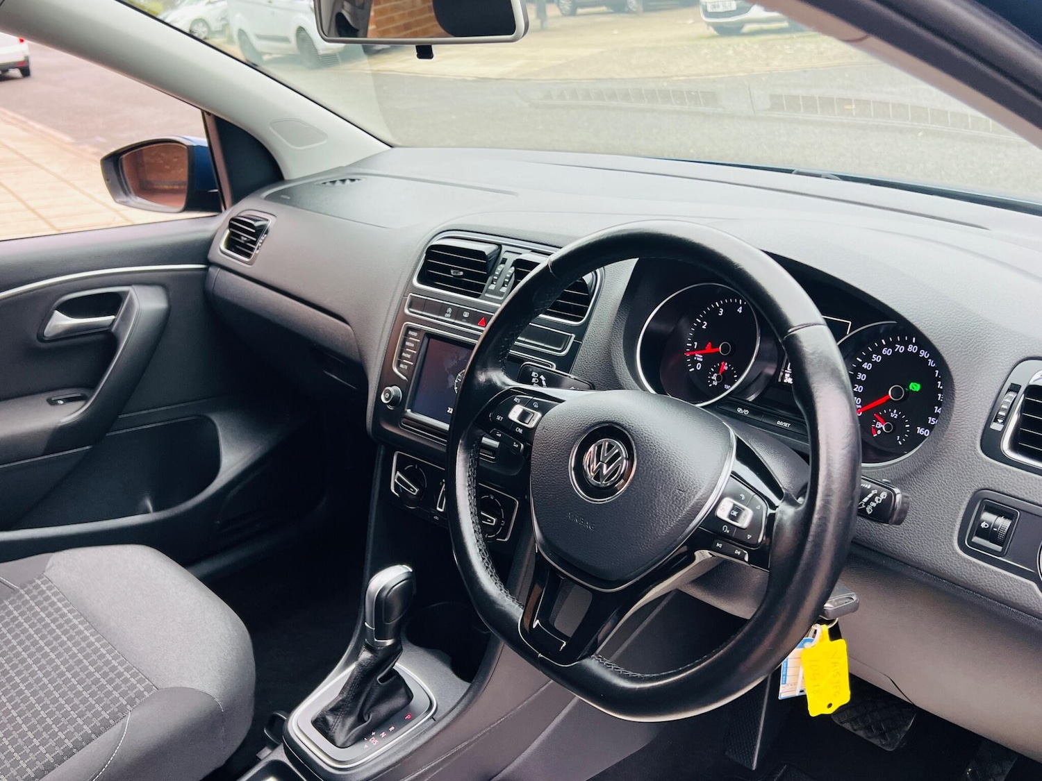 Used Volkswagen Polo 2015 for sale - 76667310: Photo 31