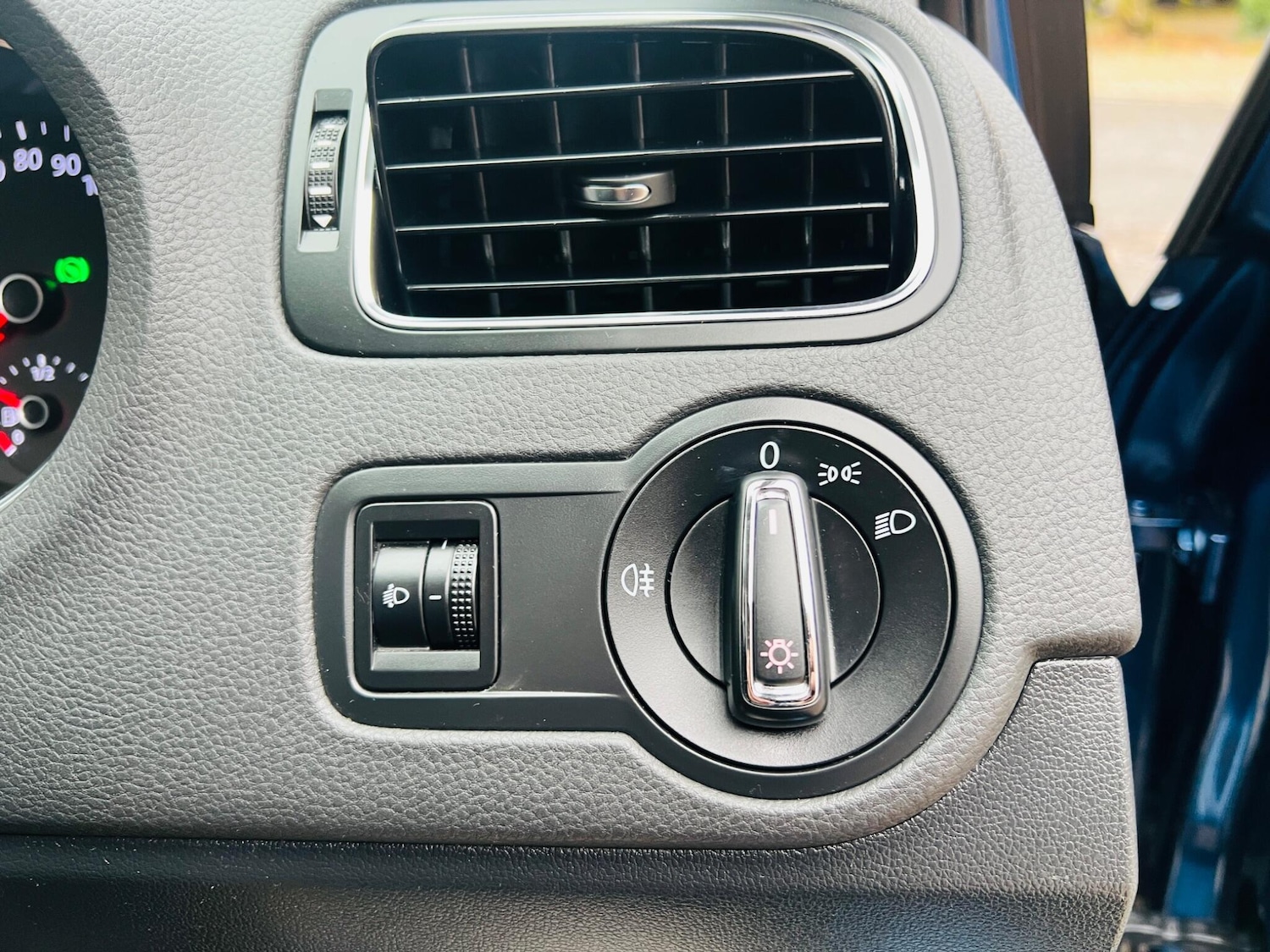 Used Volkswagen Polo 2015 for sale - 76667310: Photo 37