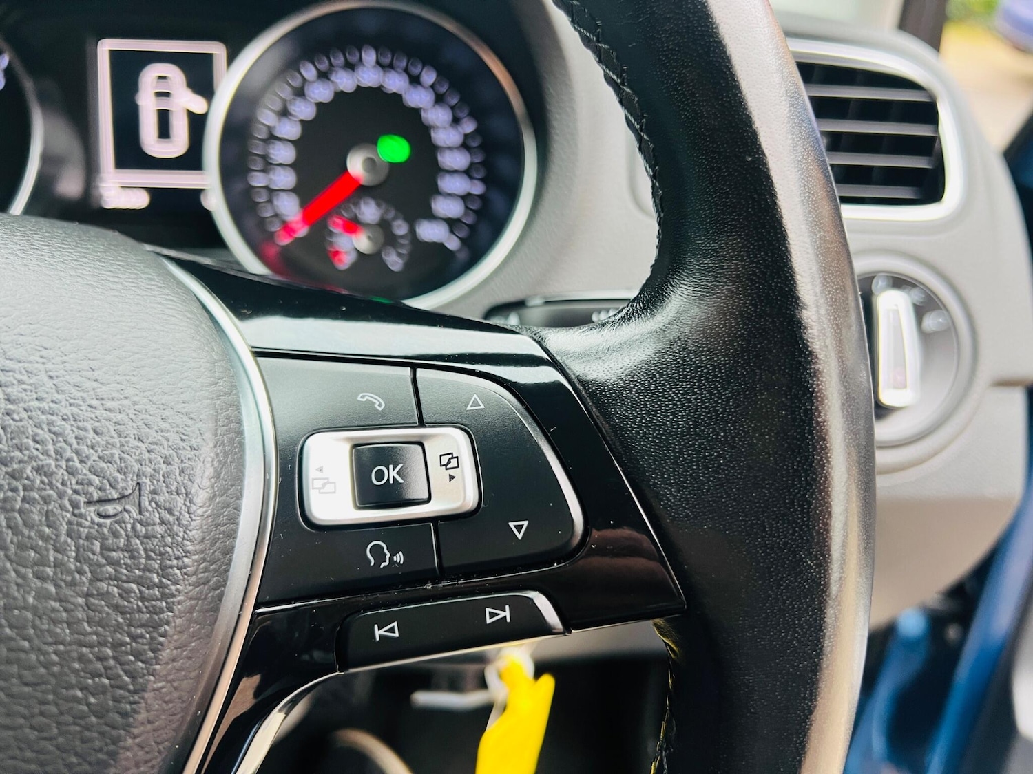 Used Volkswagen Polo 2015 for sale - 76667310: Photo 41