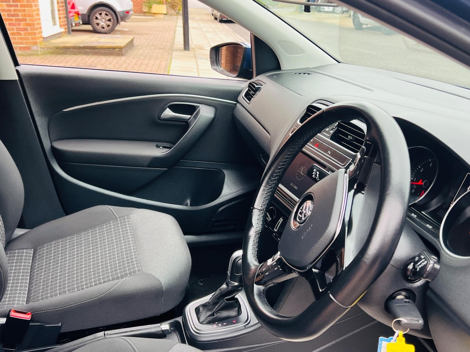 Used Volkswagen Polo 2015 for sale - 76667310: Photo 54